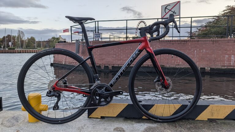 Test Bottecchia 8AVIO Ultimate (105 Di2): Włoska szosa endurance ze sportowym zacięciem